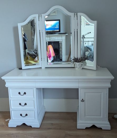 dressing table