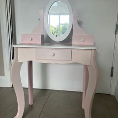 Childs dressing table