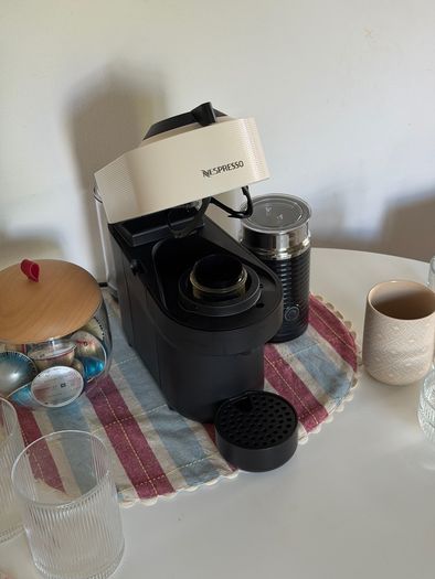 nespresso vertuo coffee machine & milk frozer + capsules