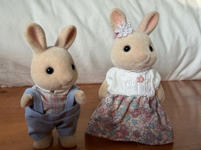 Sylvanian Families Milk Rabbit Family (Calico Critters) - Set of 4