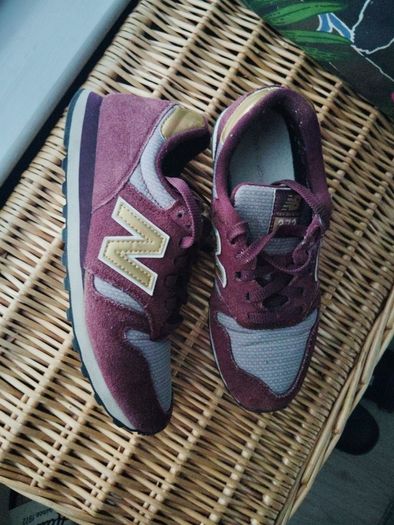 New Balance 373