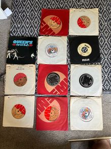 11x Queen 7" singles