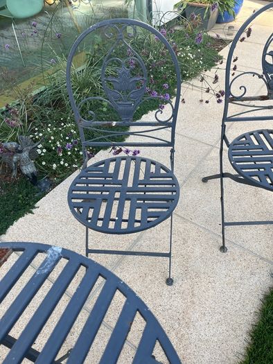 free table and chairs