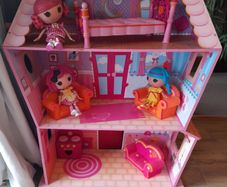 Large La La Loopsy doll house and dolls