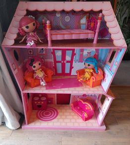 Large La La Loopsy doll house and dolls
