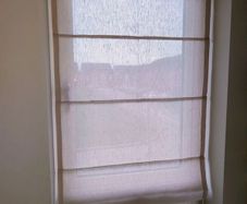 Roman blind in excellent condition
