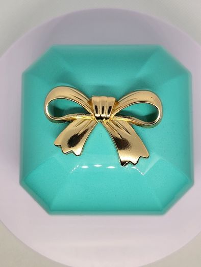Luxurious Polished LED Lighted Solid Ring Box With Anti-Tarnish Protection (Size - 7x7x6 cm)