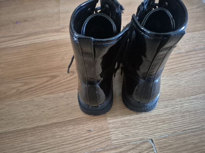 Girls black shiny boots size 3