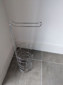 Toilet roll holder