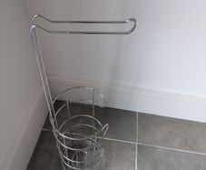 Toilet roll holder