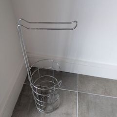 Toilet roll holder