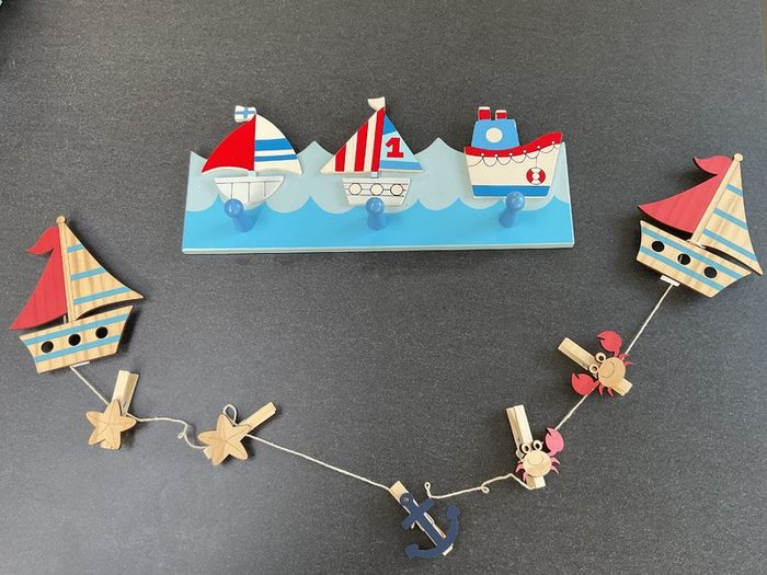 Childrens Wall Hooks & Artwork Display Set