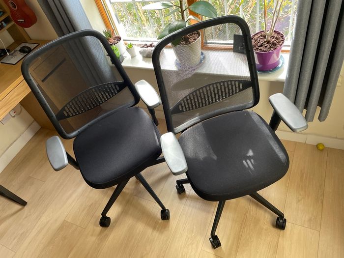 2 excellent like new office armchairs