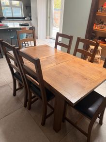 Solid Oak dining table & 6 x chairs