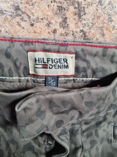 womens TOMMY HILFIGER jeans grey leopard print stretchy Size W31 L32