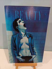 Graphic Novel : The Beauty: Number 10