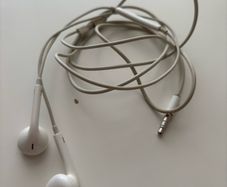 Apple earpods old plug