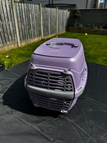 Small Pet Carrie / Transport Box - Excellent Condition