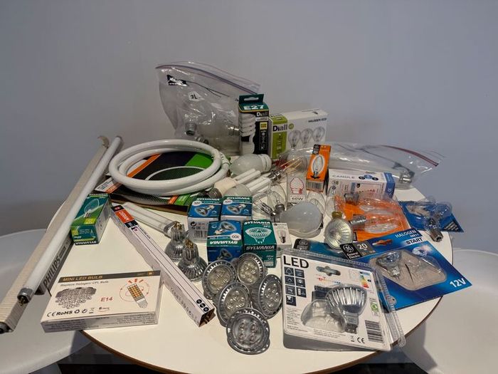Large Selection of Light Bulbs