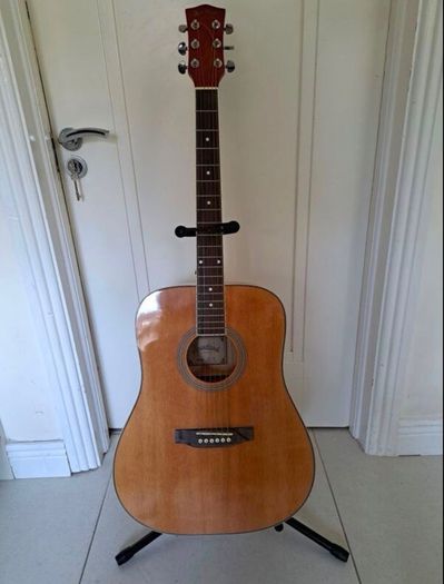 Left-handed Full Size Acoustic Guitar