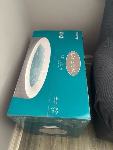 Lazy day spa jacuzzi bran new in box never opened