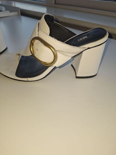 DKNY white leather sandal
