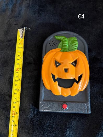 Halloween Party Decorations & Accessories. Balloons, Doorbell, Pumpkin Lights & More