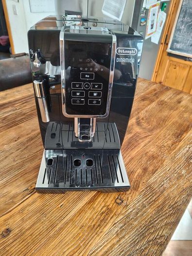 DeLonghi Dinamica coffee machine