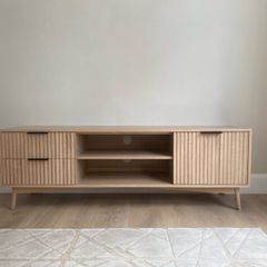 Enzo TV unit