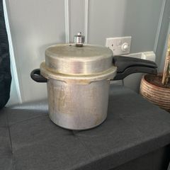 Free pressure cooker