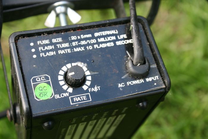 Compact Euro Light ,Flashing Light, Q-Strobe LG38 Black pro Sound