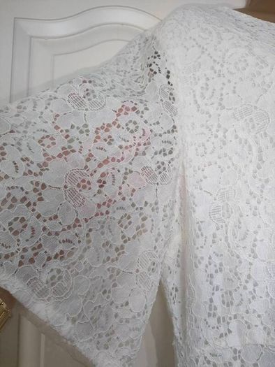 white/ Cream lace dress size 16 Postage included