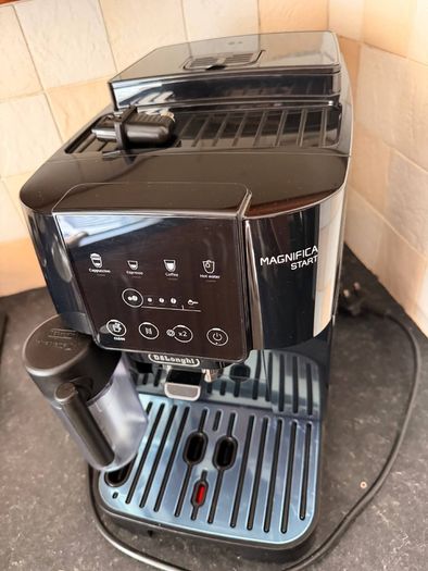 DeLonghi Magnifica start coffe machine