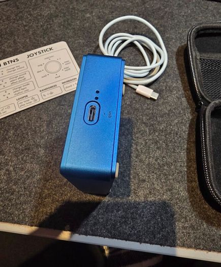 Hichord pocket audio synthesiser
