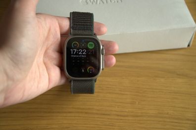 Apple Watch Ultra 2 + Box + 8 Extra Bands
