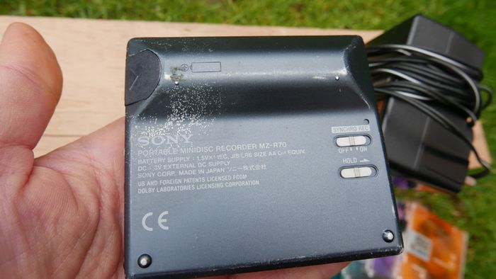 Sony MZ-R700 Portable Minidisc Walkman Player In Good Working Condition (charger and a large Minidiscs set)