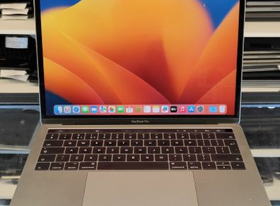Apple MacBook Pro 13" TOUCH BAR/ Mid 2017 Silver i7 3.5GHz 16GB 500GB SSD A1706 (Battery Cycle: 250)