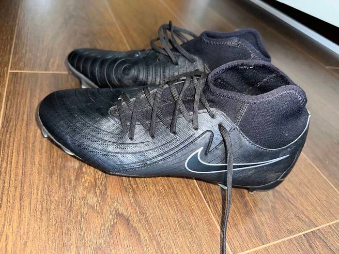 Soccer football trainers size 6