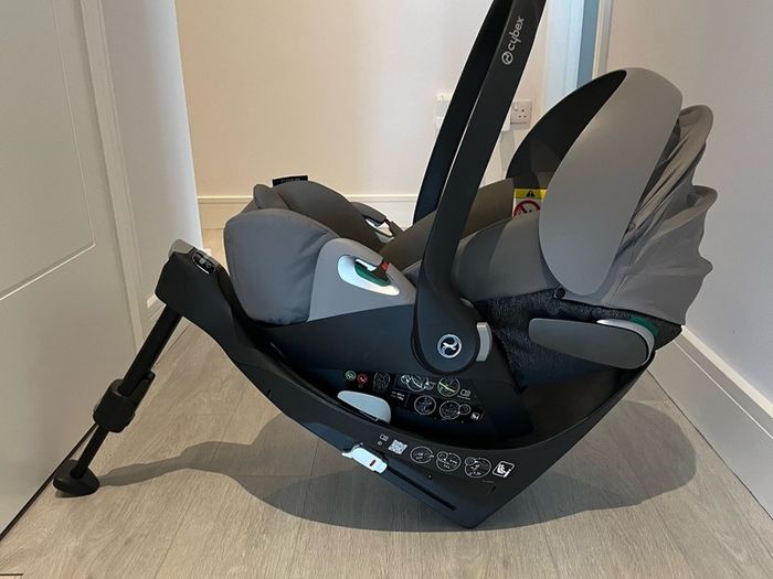 Cybex Cloud Z i-Size Infant Car Seat + Base Z2 (Platinum Line)