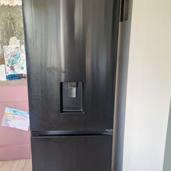 Hisense 60cm Black Fridge Freezer - rb435n4wfe