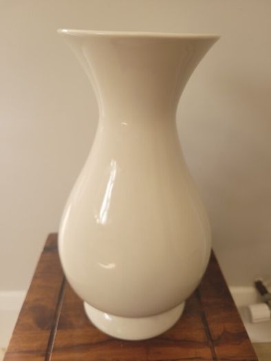 Belleek Living Rose Vase (Model no: 7690)