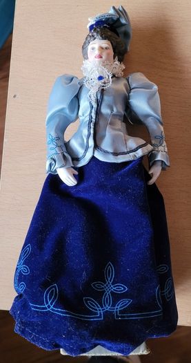 Collectible miniatrue porcellain dolls