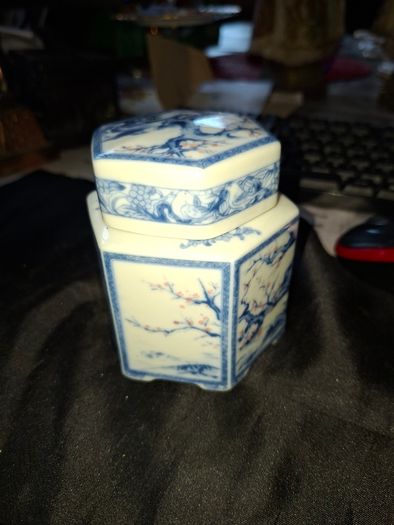 Vintage Antique Chinese Blue White Porcelain Tea Sugar Jar with Lid, Postage Available or collection