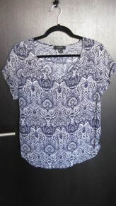 Ladies navy and white paisley style lightweight blouse size 8 /small