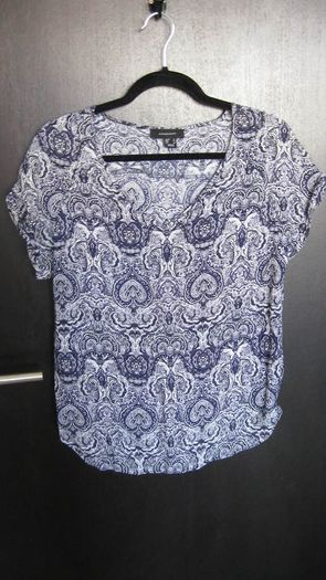 Ladies navy and white paisley style lightweight blouse size 8 /small