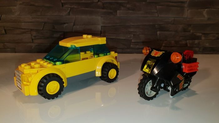 Lego City Service Station 7993 Full Set with car wash!
