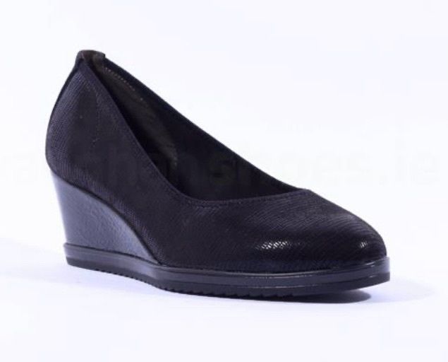 New wedge shoes, size 7