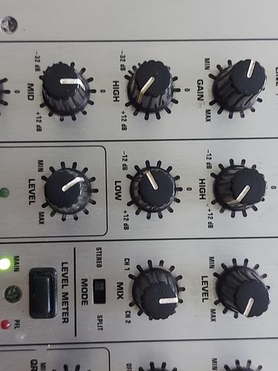 BEHRINGER PRO MIXER Model VMX 200, working great and in excellent condition