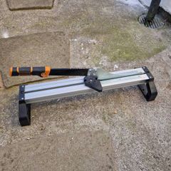 Laminate flooring guillotine
