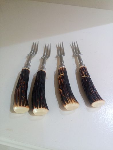 Antique Set of 4 Genuine Stag/Antler Handle Steak Knives and Forks. Made In Sheffield England